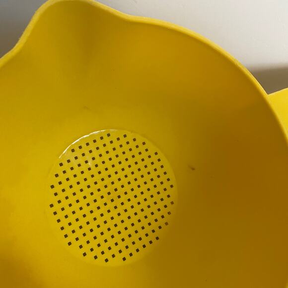 Vintage Tupperware Yellow Strainer with Handle - Picture 2 of 5